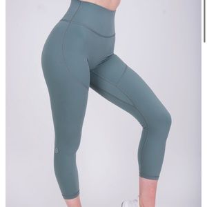 P’tula Shelby 23” Leggings in Basil